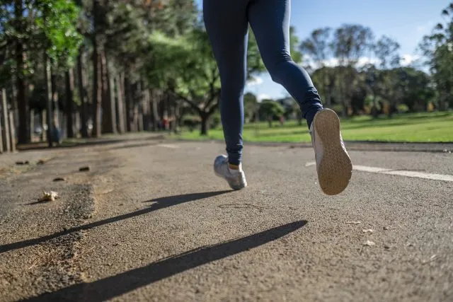 Odzież i obuwie sportowe dostosowane do Twojego sukcesu treningowego